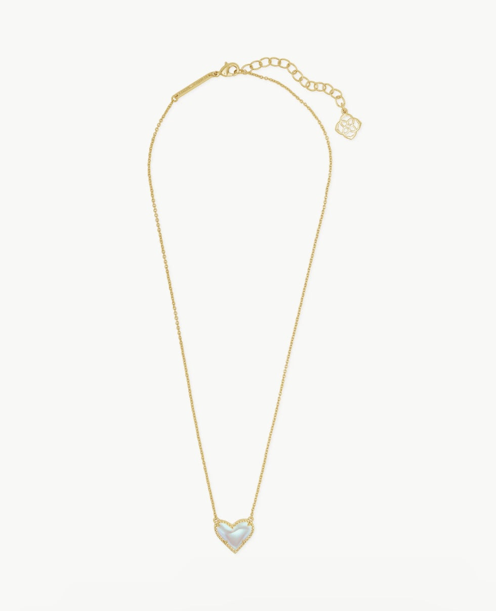 ARI HEART SHORT PENDANT NECKLACE