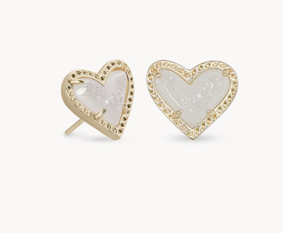 ARI HEART STUD EARRINGS