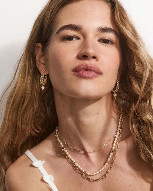 KENDRA SCOTT GABRIELLA PEARL HOOP EARRINGS