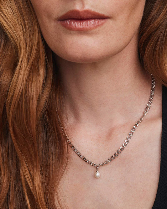 KENDRA SCOTT OAKLAND PEARL SHORT PENDANT NECKLACE